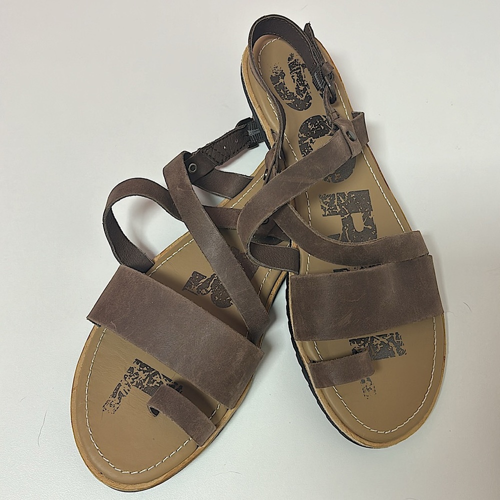Sorel Women’s Ella Criss Cross Sandal - Picture 10 of 17
